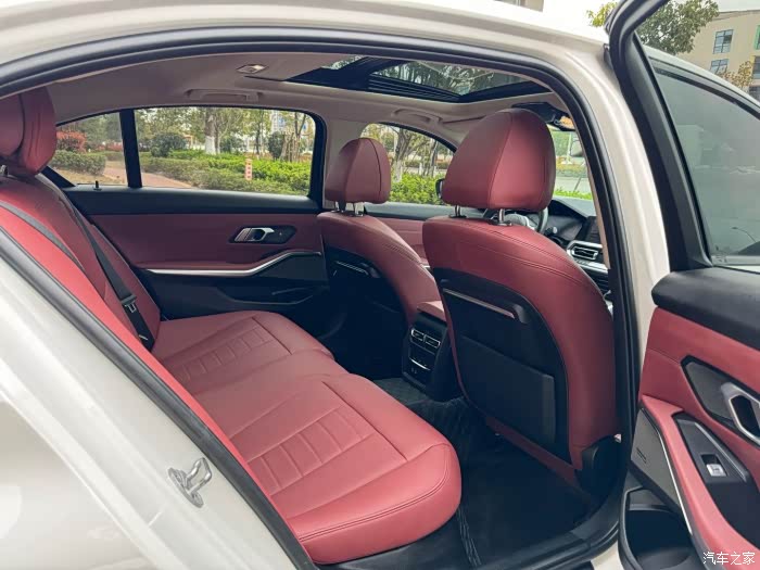 【图】21年上牌21款宝马325lim运动耀夜套装 外白内红搭配,_宝马3系