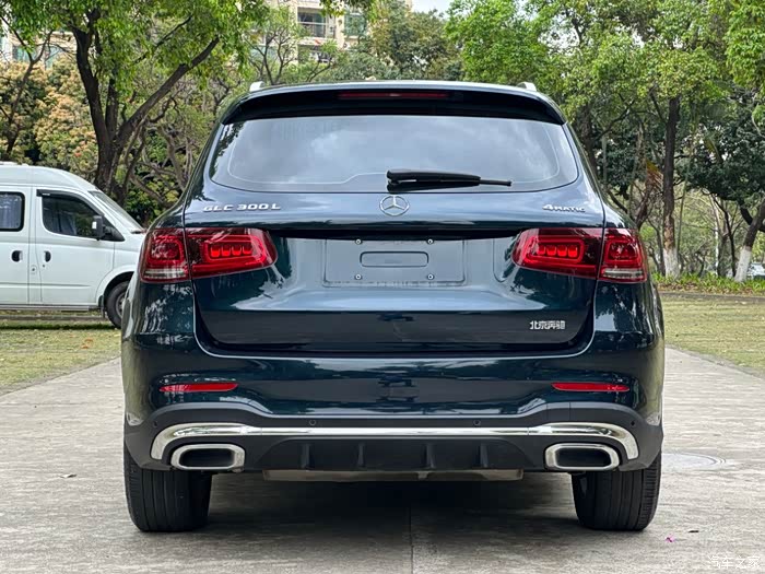 出奔驰20款改款glc300l动感型