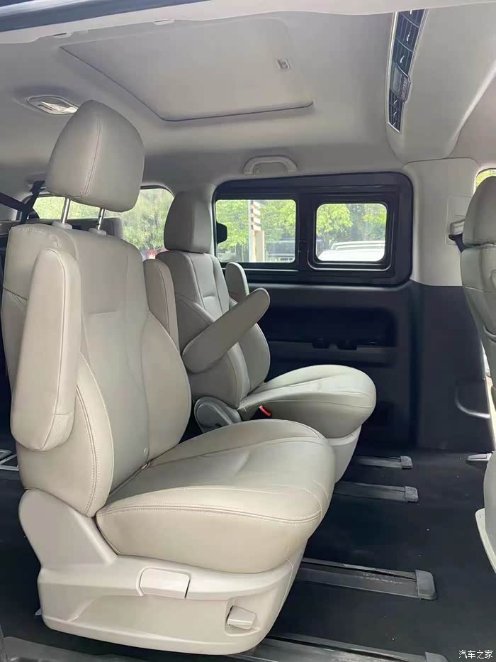 19年3月江淮瑞风m4 1.5t手动档 7座 多功能方向盘