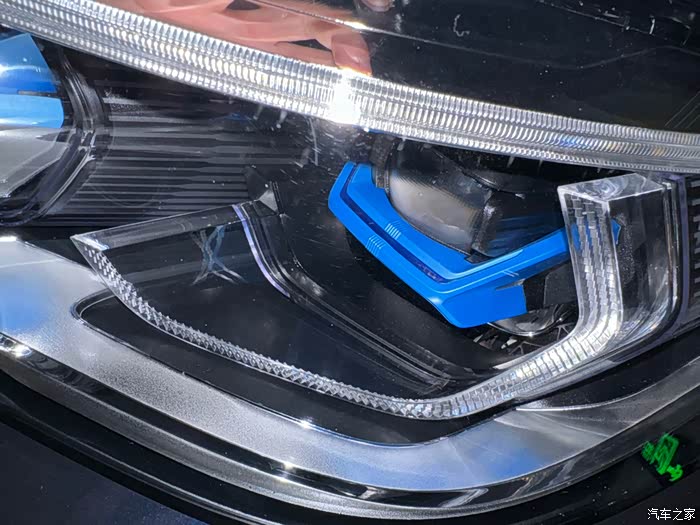 宝马x5半年出现大灯泪痕这什么情况