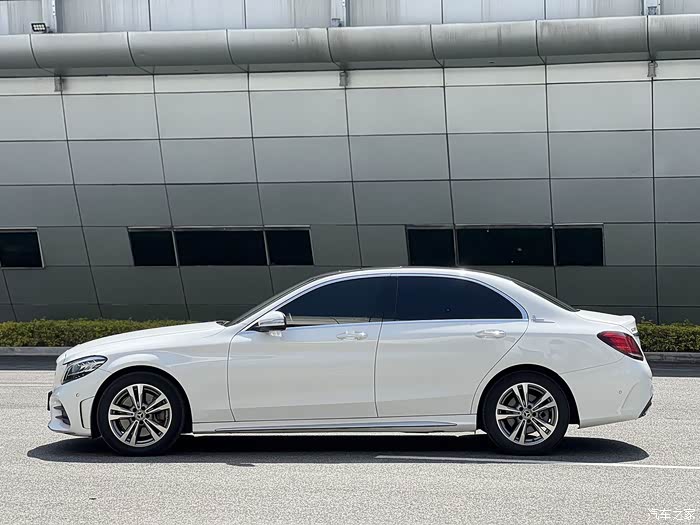 2019款奔驰c180l16t时尚型运动版表显8