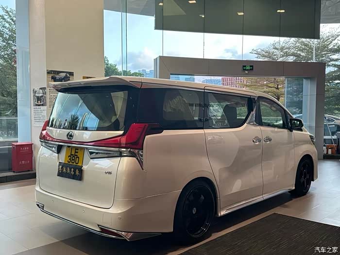 16年丰田埃尔法升级雷克萨斯lm350