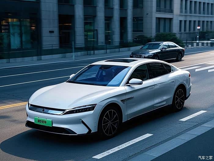 美女大胆艺术震撼登场引发全城热议，路人驻足围观惊叹不已，专家评析其深层内涵，网友激烈讨论持续升温