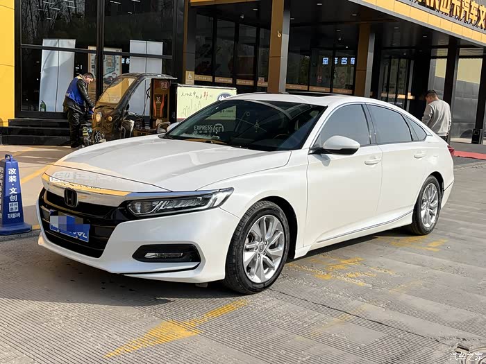 自用车出19年底雅阁18款260精英原版车况加装全车多色