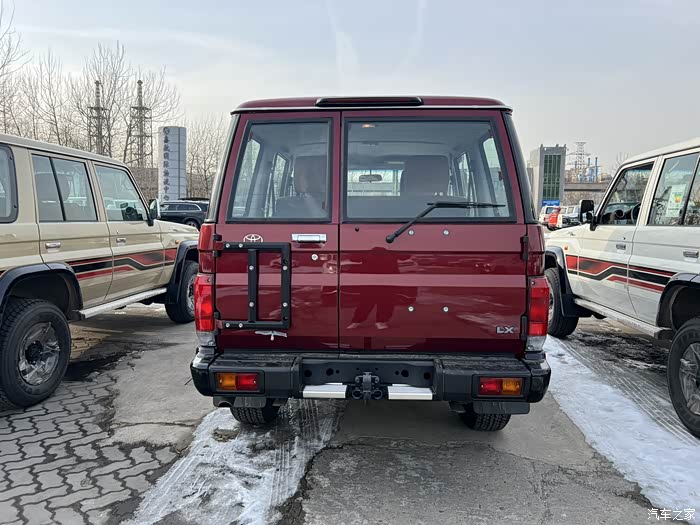 复古型硬派越野23款酷路泽lc76