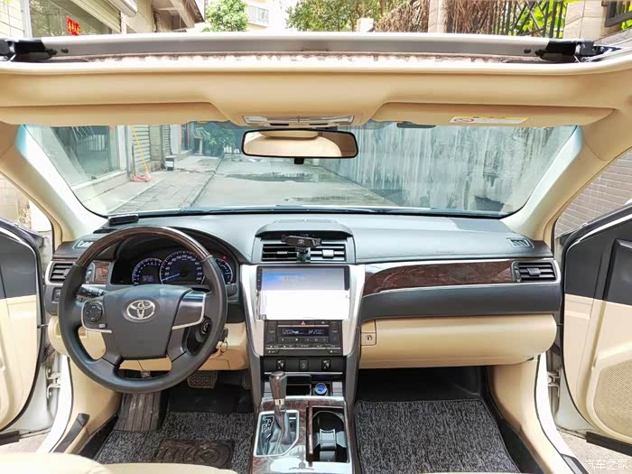 2017年凯美瑞20l自动挡出688万车况漂亮配置