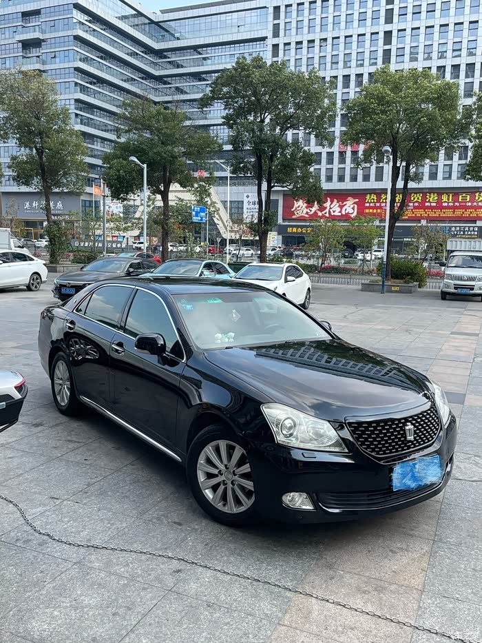 2010年上牌丰田皇冠25真皮导航版车况精品车主刚做
