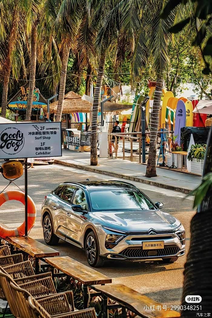 豪华运动型旅行车