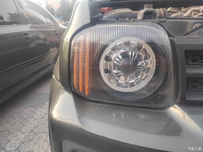 河南出15年十月份吉姆尼加装电台行李架带遮阳伞透镜大灯