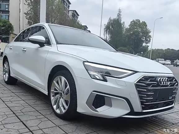 奥迪a3l 白色!简直好看