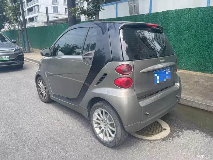 11年4月上牌的进口宝马smart3门2座带全景天窗,15万