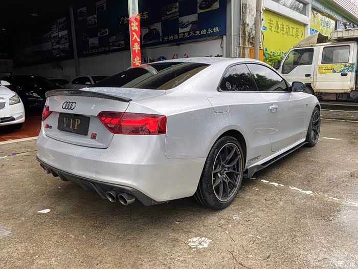 极品新到:2012年12月奥迪a5进口,2.0t排量两门4座