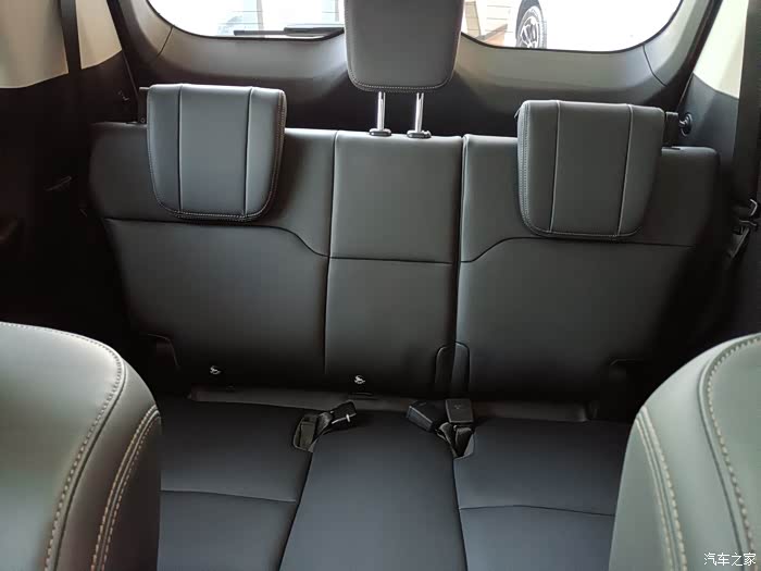 后排座椅的设计眼前一亮