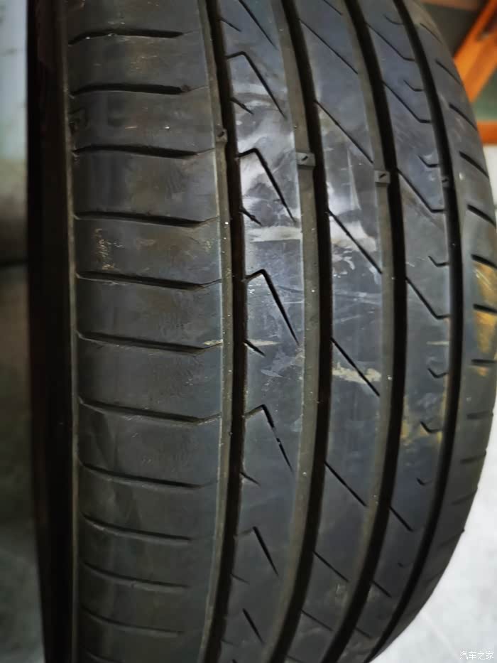 出一套20555r16轮胎成色很新