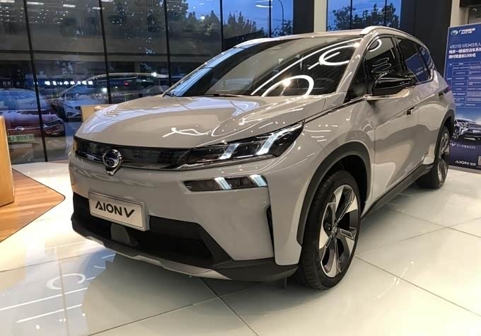 周末时光全家去了广汽埃安4s店,让人眼前一亮的就是广汽埃安v