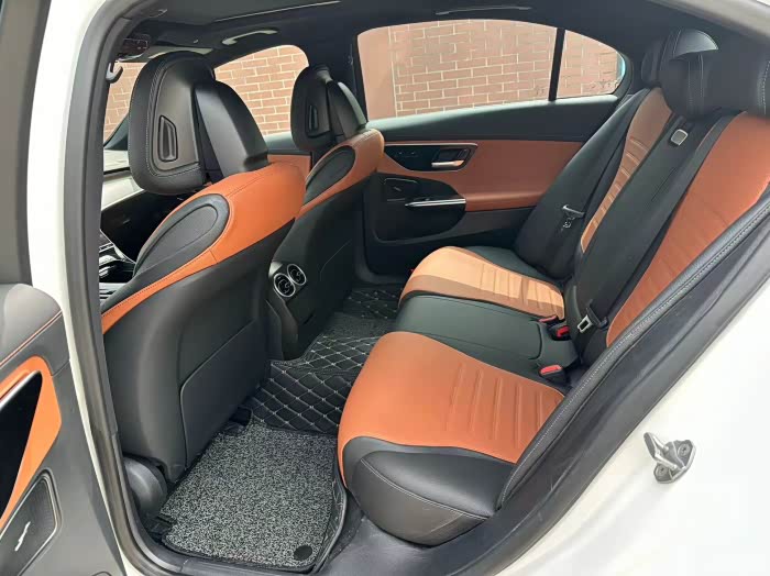 22款奔驰c200l22年差一天上牌仅行驶了1万多公里