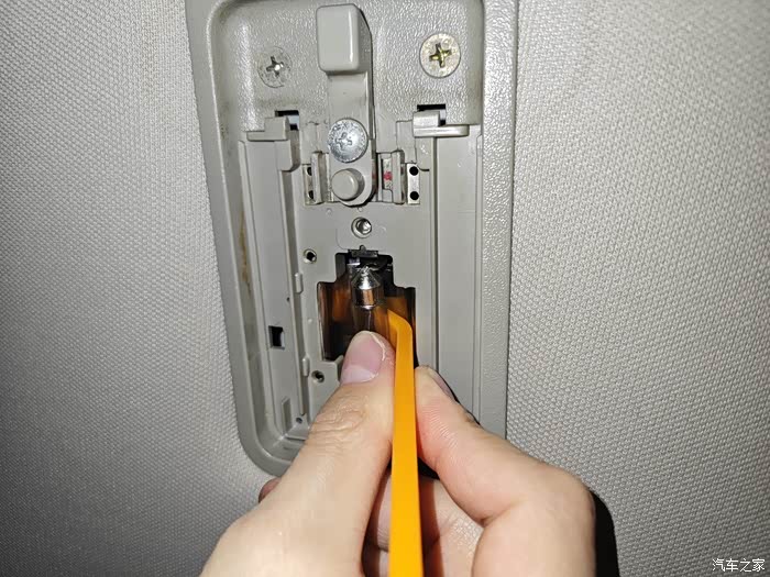 吉利远景车内阅读灯及后备箱灯更换led灯泡