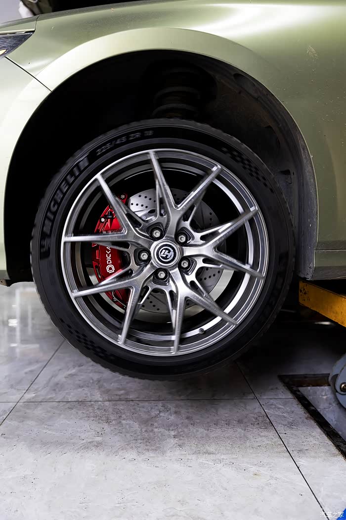 迪卡司dr4新品上市专为1617寸轮毂量身打造