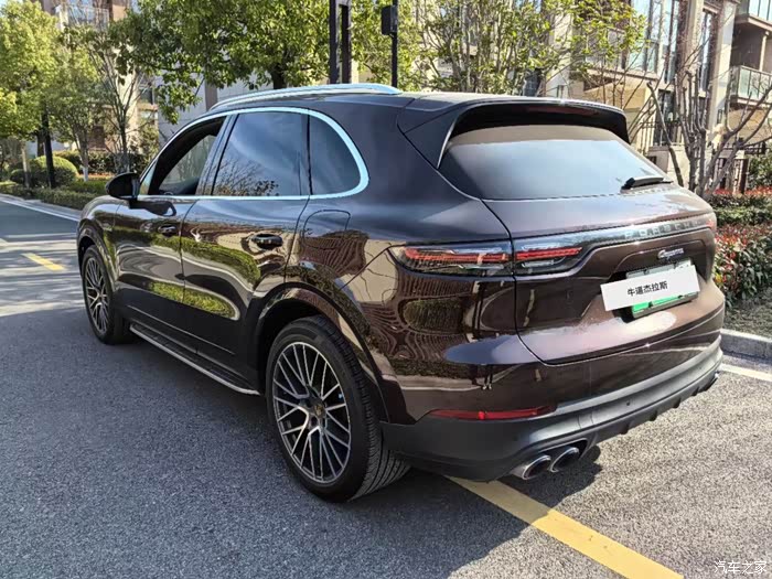 22年保时捷卡宴混动个人一手车行驶17万公里原版原漆