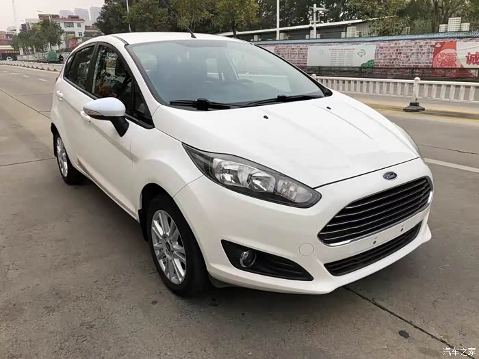 新到2015年7月上牌福特嘉年华自动1.5l,真皮座椅,导航