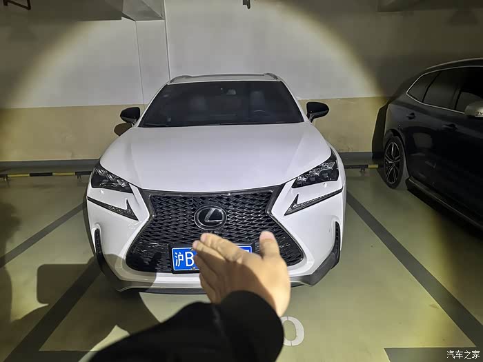 16年nx200tsport版本指导价50万的开了3