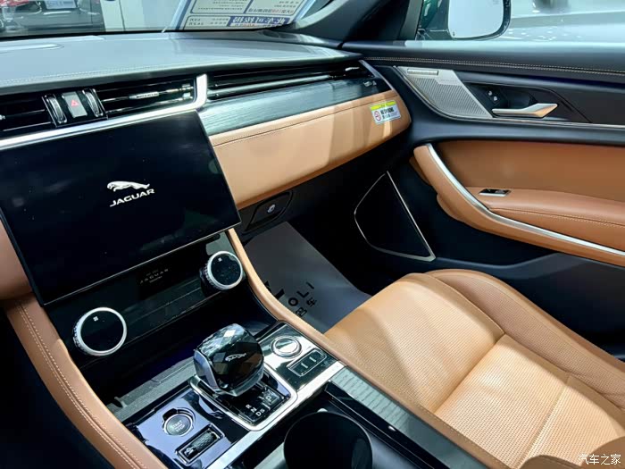 捷豹xfl2021款xfl20tp300四驱旗舰