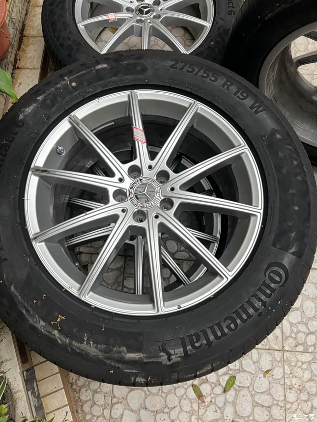 原厂奔驰马牌19寸轮胎带轮毂只行驶了5000公里拆下轮毂
