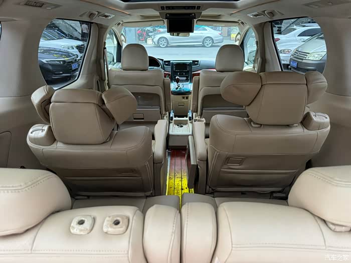 私家过户车2011款丰田埃尔法24自动豪华版6座mpv