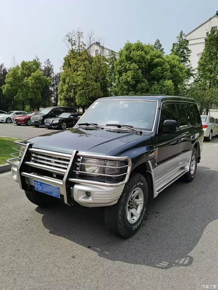 新到昔日越野之王13年22l手动电子四驱黑金刚无越野