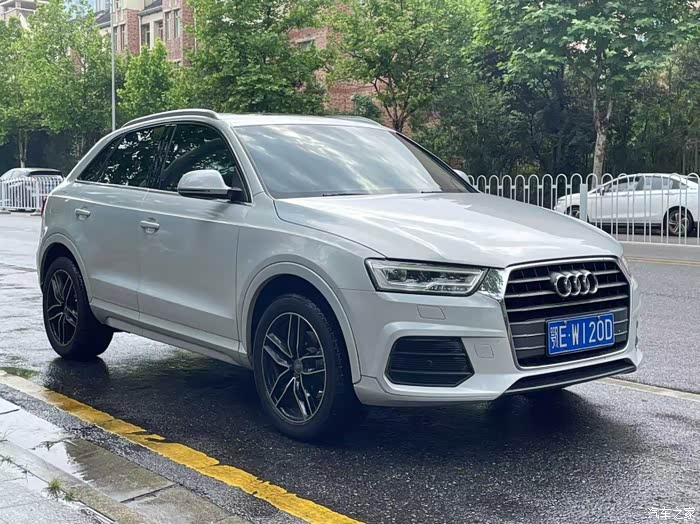 奥迪q3 2018款 30周年型 30 tfsi 时尚型,行