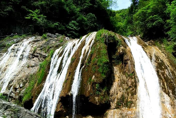 十堰郧阳九龙瀑,九叠九潭,气势雄壮,自驾雪铁龙天逸c5周边游
