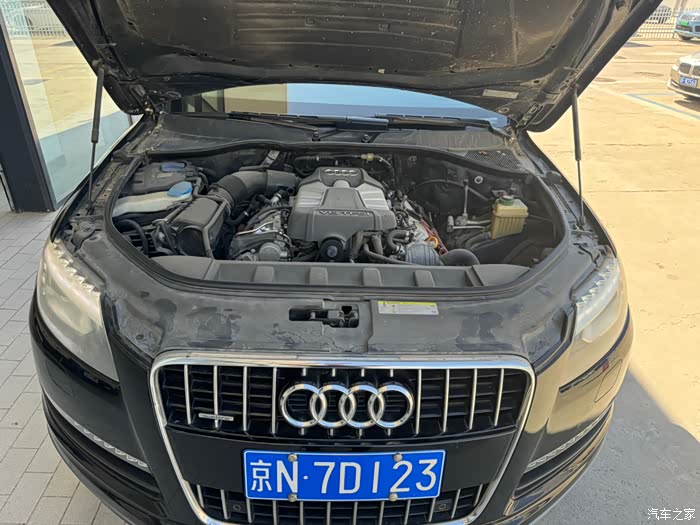 2013年12月底奥迪q7 35tfsi进取 3.0自动天窗