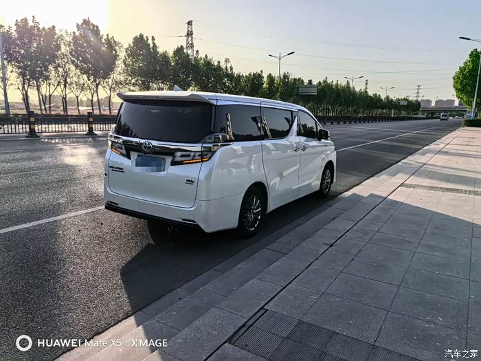 最新到家21年21款皇冠威尔法,全车原版原漆带车衣,实表9万