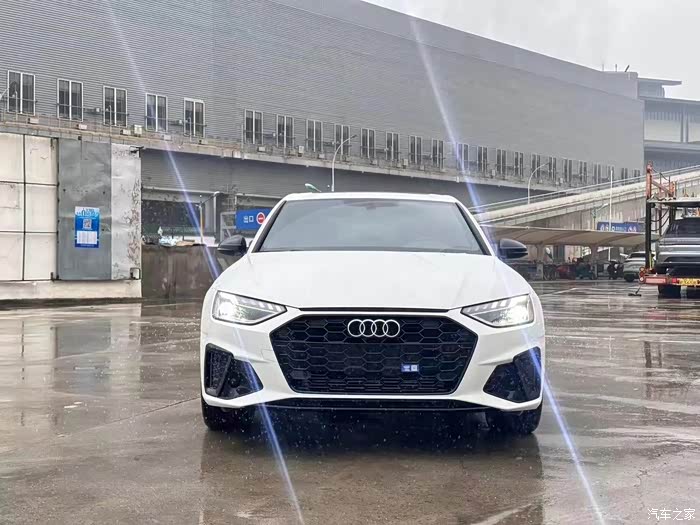 转让23年11月23款奥迪a4l豪华动感3900公里全