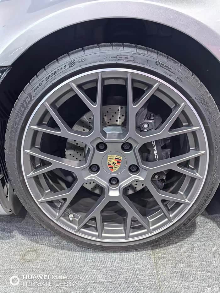 点击:>1|回复:>0保时捷911论坛>992鸟巢轮毂前20后21,原厂纯拆一套1.