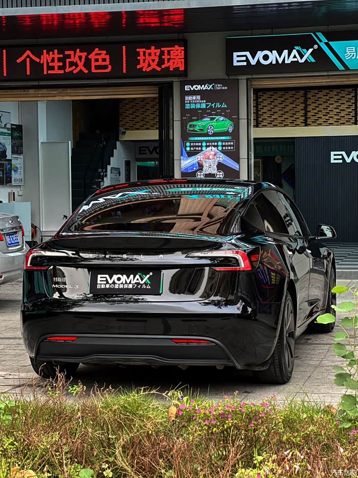 探秘街头新发现特斯拉新款model3这辆充满科技感的座驾