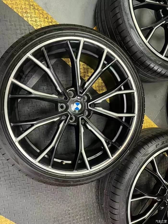宝马5系原厂轮毂轮胎