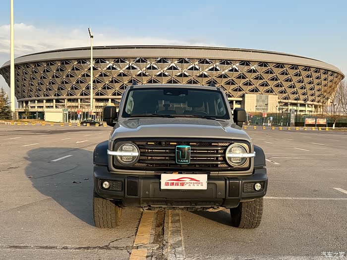 国产硬派越野坦克300