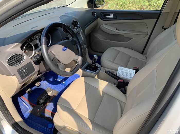 10年上牌手动福特福克斯,一手车,原版原漆(不信请带上漆膜仪