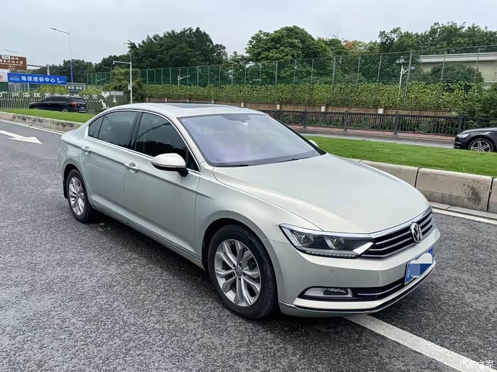 17年4月迈腾,1.8t自波尊贵版,全景天窗,无匙,双电椅加