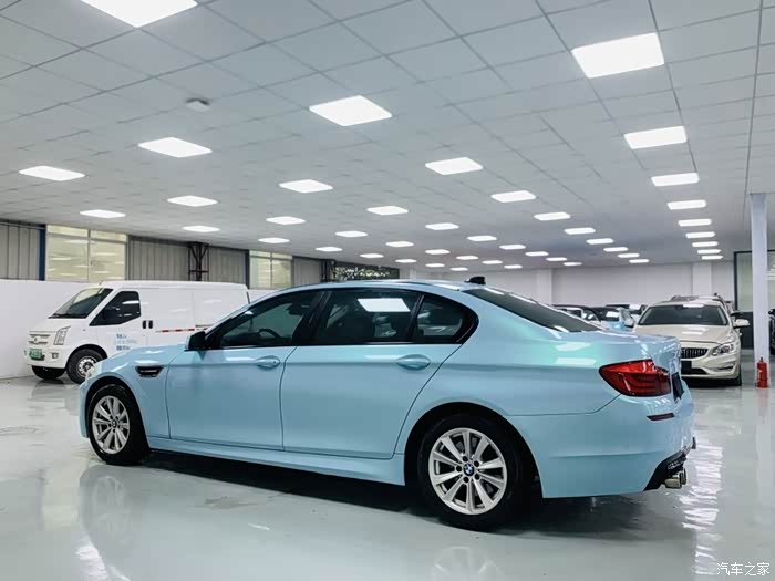 39812年宝马523li领先6缸25排量