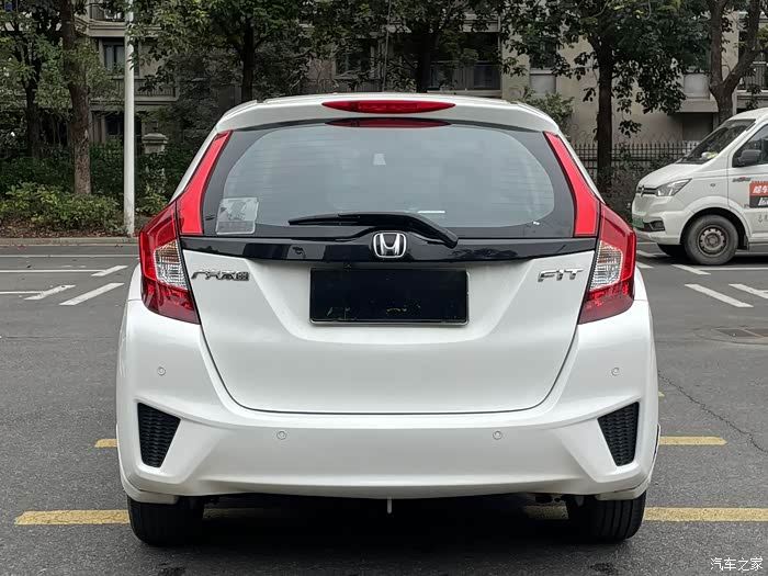 2015年本田飞度15l排量车况精品大屏导航东莞牌