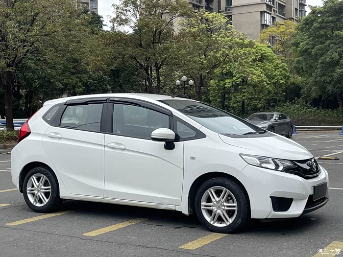 2015年本田飞度15l排量车况精品大屏导航东莞牌