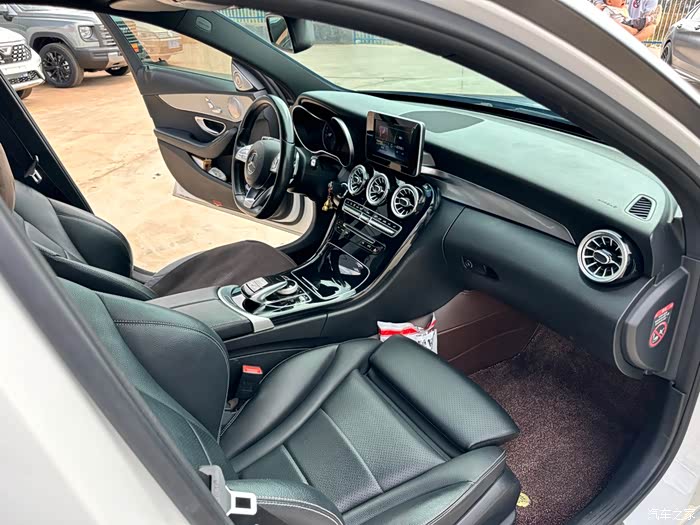 17年的奔驰c200,同事要换e300,特价处理了,16个左