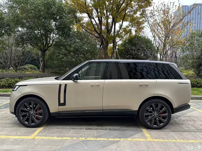 23年上牌路虎揽胜盛世加长7座13万公里原版原漆有车衣明盘