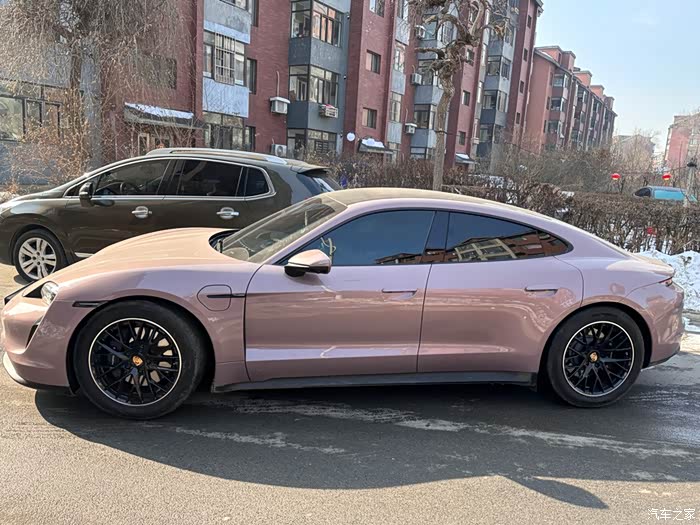 22款冰莓粉taycan 21年七月上牌,有人要么?