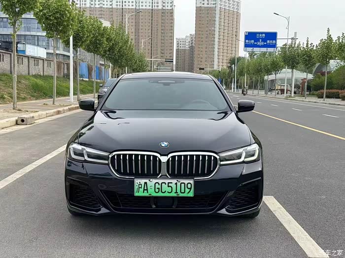 最新拿下21年22款宝马535le先锋版,黑外红内,哈曼卡顿