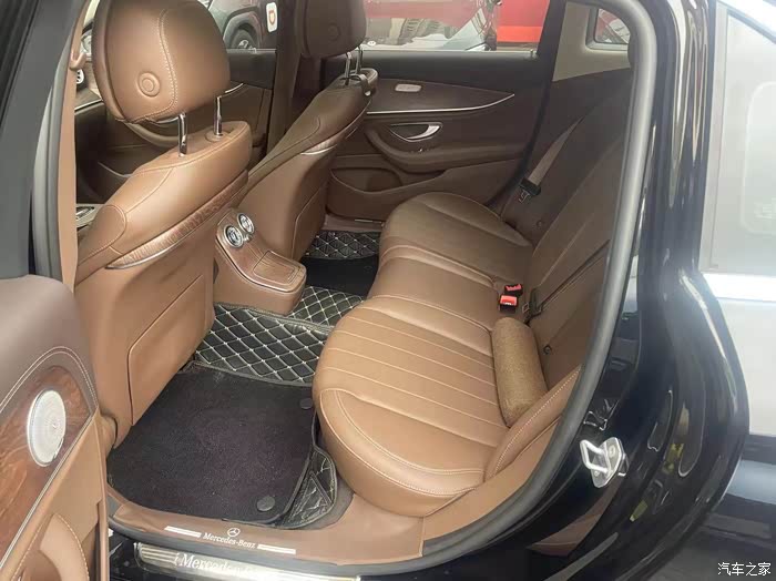 奔驰e级2023款e300l时尚型