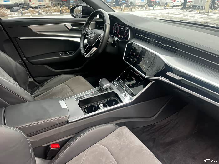 奥迪a6l2020款45tfsiquattro臻选