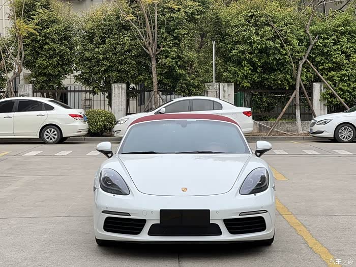 20年3月保时捷718白红配色pdls大灯r19轮毂